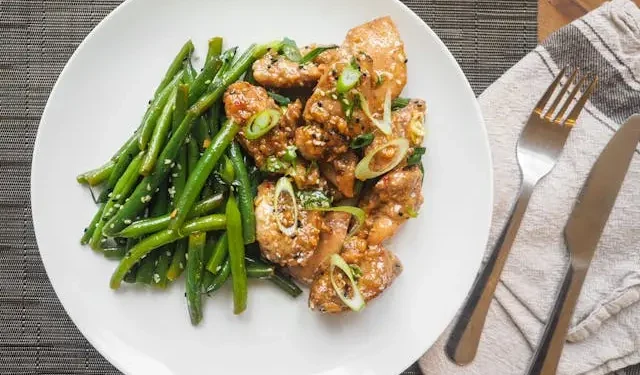 Plate of healthy food with green beans and grilled chicken